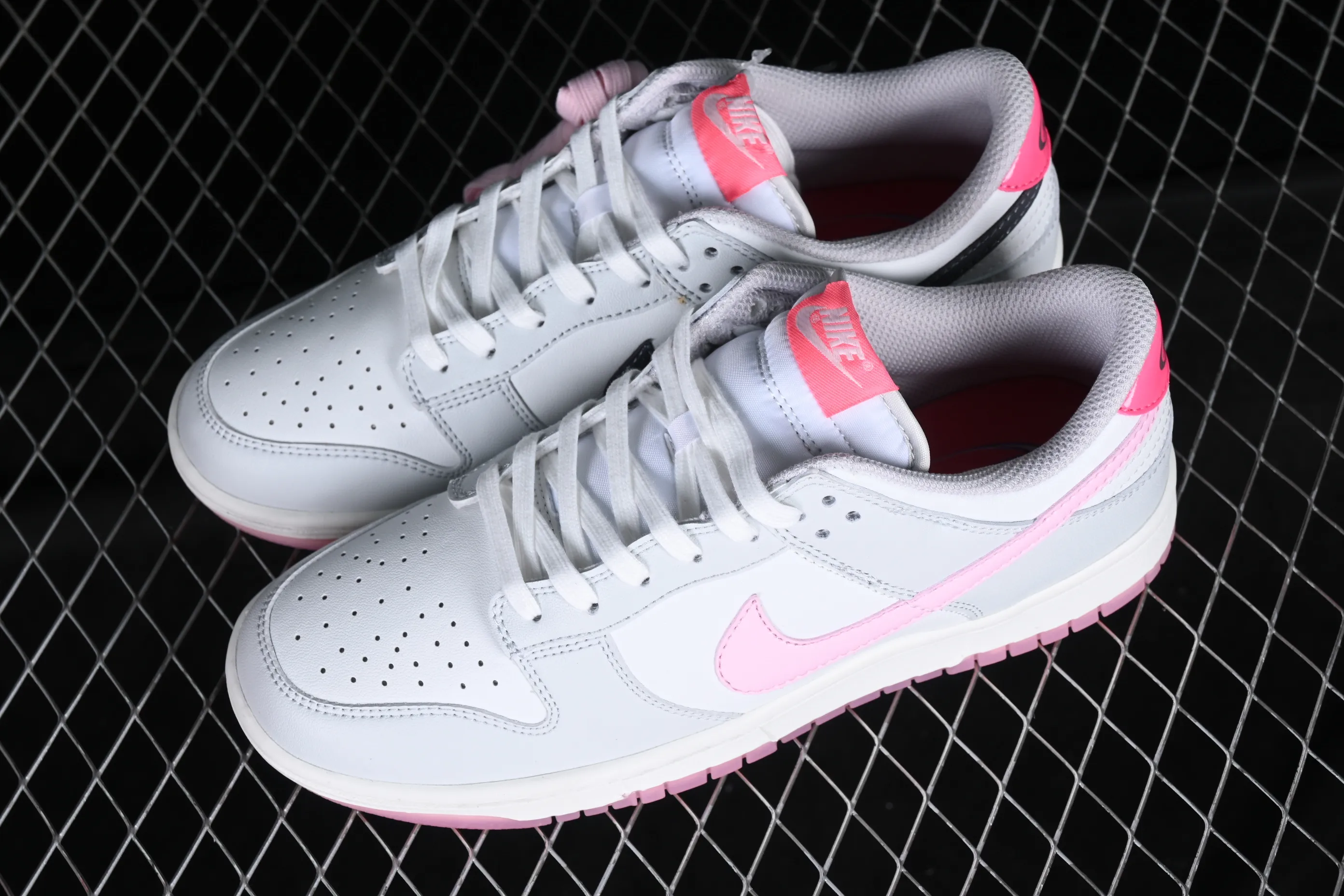 All categories Nk SB Dunk series Nk SB Dunk Low low-top sneakers Nk SB Dunk Low "520" Valentine's Day limited SB low-top sports and leisure sneakers FN3451-161